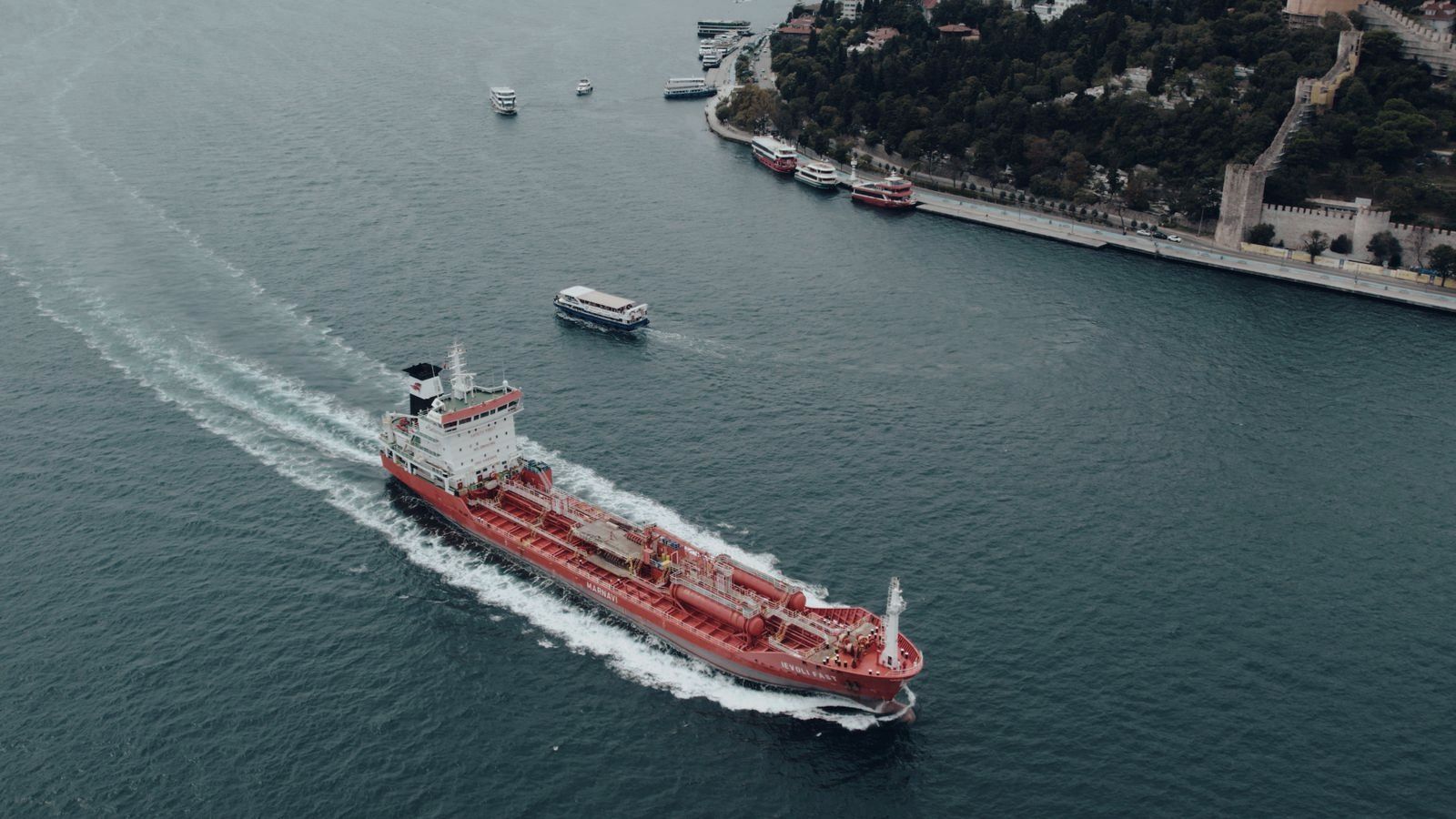 A tanker moving along the Bosphorus, seen from above